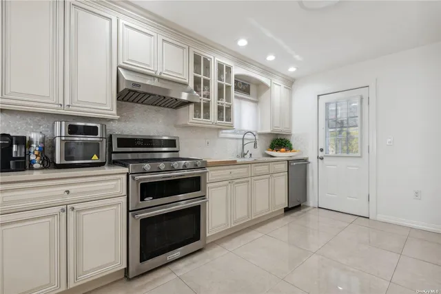 $850,000 | 72 Shinbone Lane, Commack, NY 11725