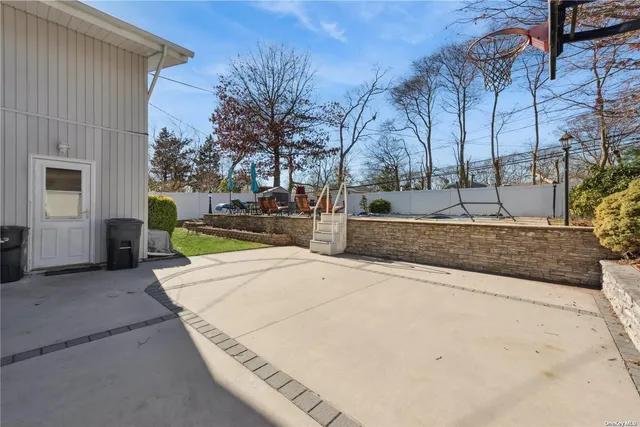 $850,000 | 72 Shinbone Lane, Commack, NY 11725