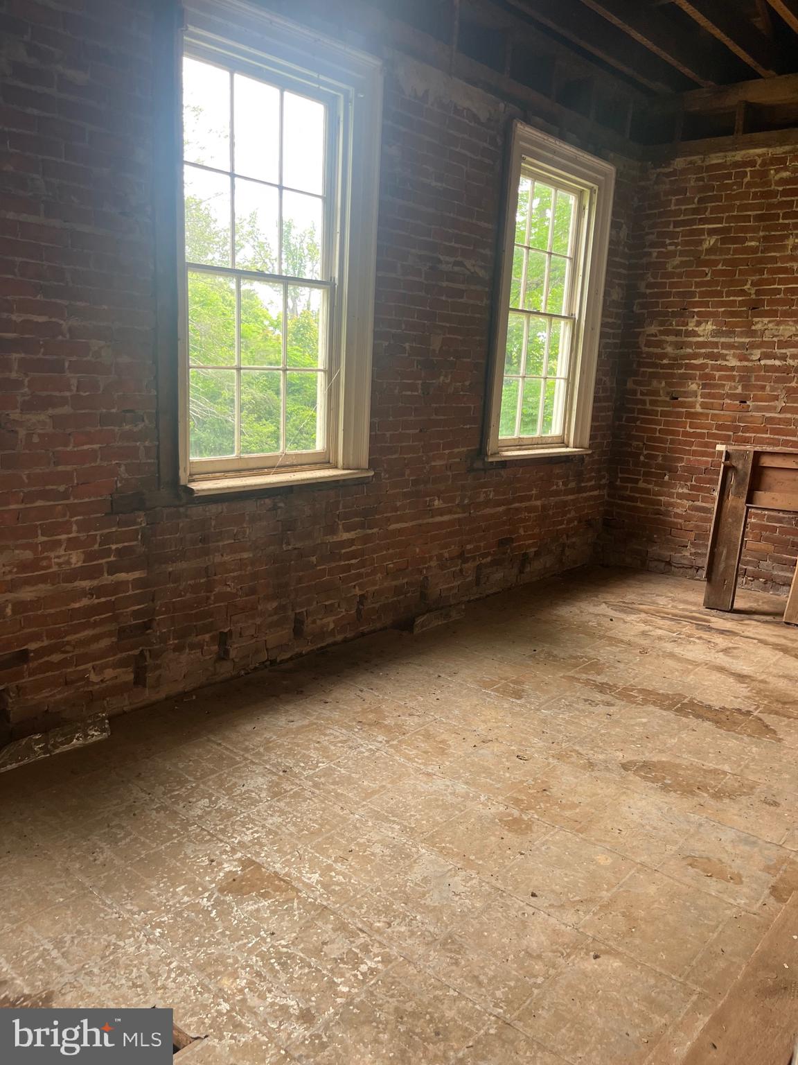 12261 Old Gordonsville Road Orange, VA 22960 - Photo 21 of 24 an empty room with a window
