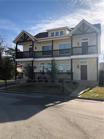 $2,800 | 301 B Poplar Street, College Station, TX 77840