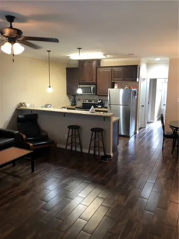 $2,800 | 301 B Poplar Street, College Station, TX 77840