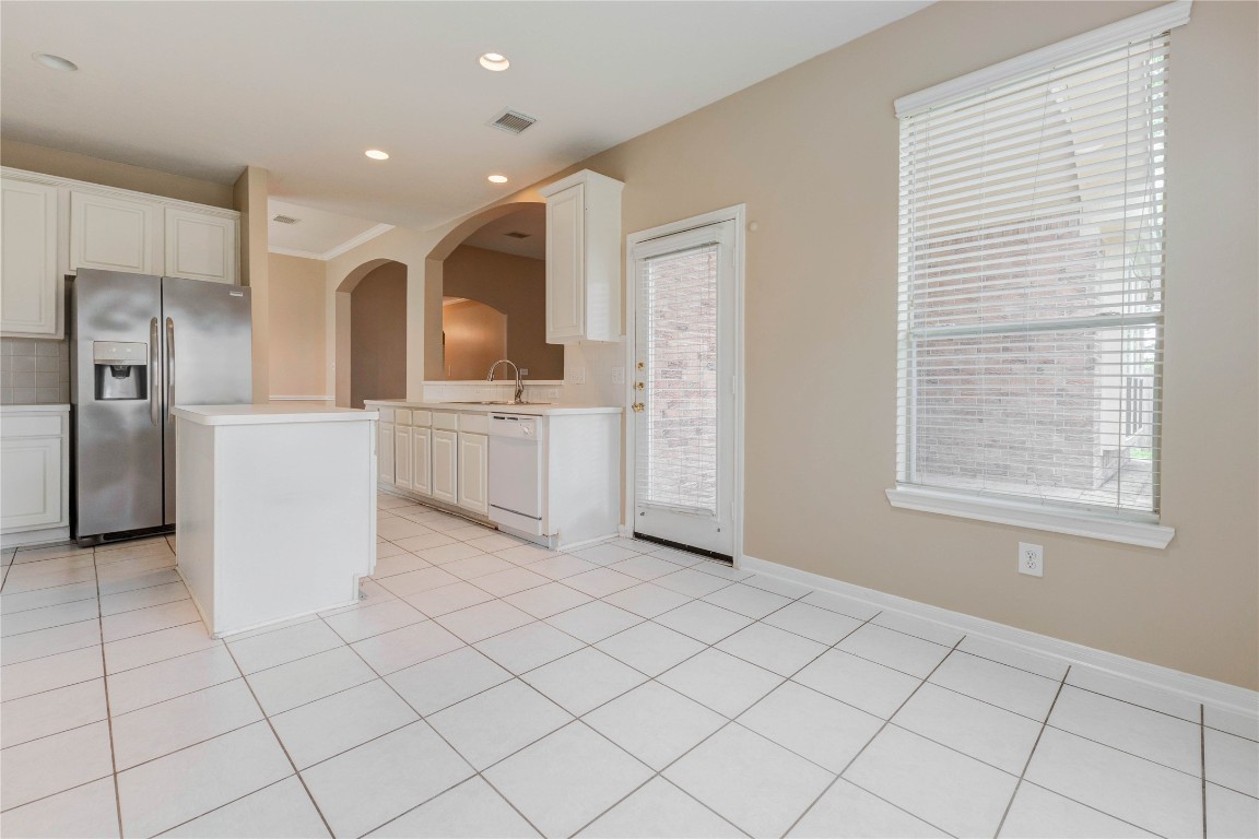 19607 Water Point Trail Humble, TX 77346 - Photo 13 of 32 Bright breakfast nook with large windows and plenty of natural light.
