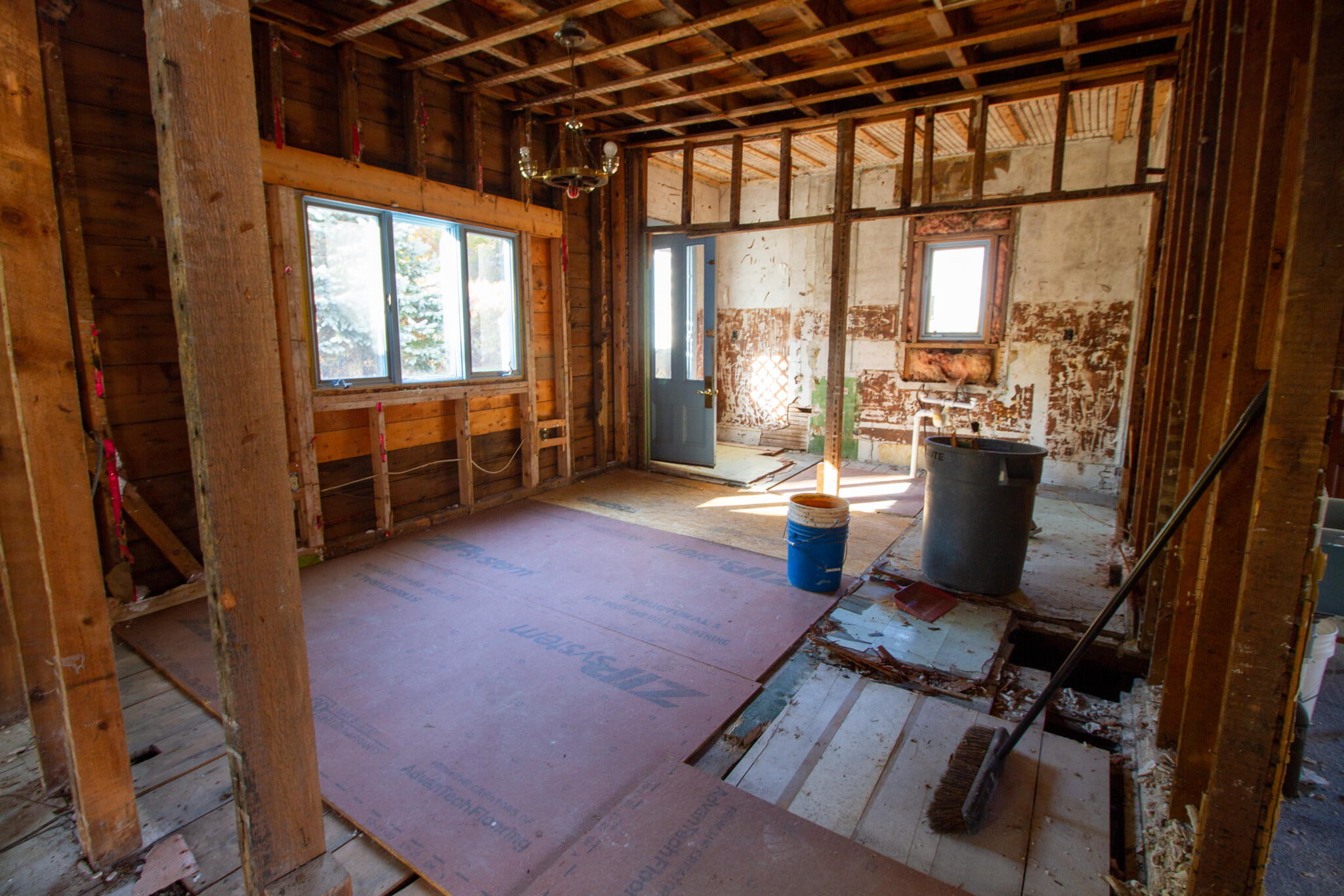 25 Thompson Road Bristol, ME 04564 - Photo 10 of 17 First floor interior 1