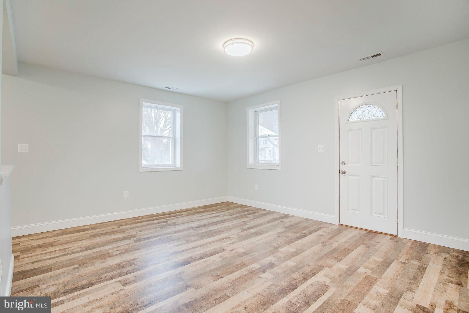 2706 West Woodwell Road Baltimore, MD 21222 - Photo 8 of 25 Living Room