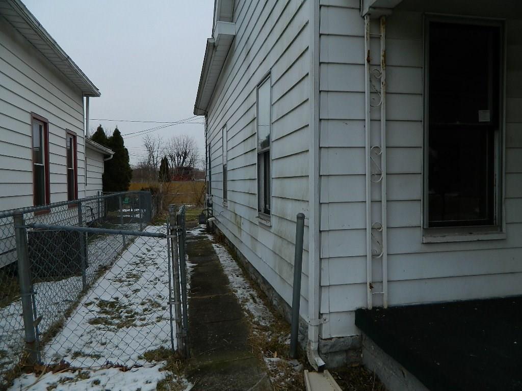 1422 Clay Street Springfield, OH 45505 - Photo 2 of 18