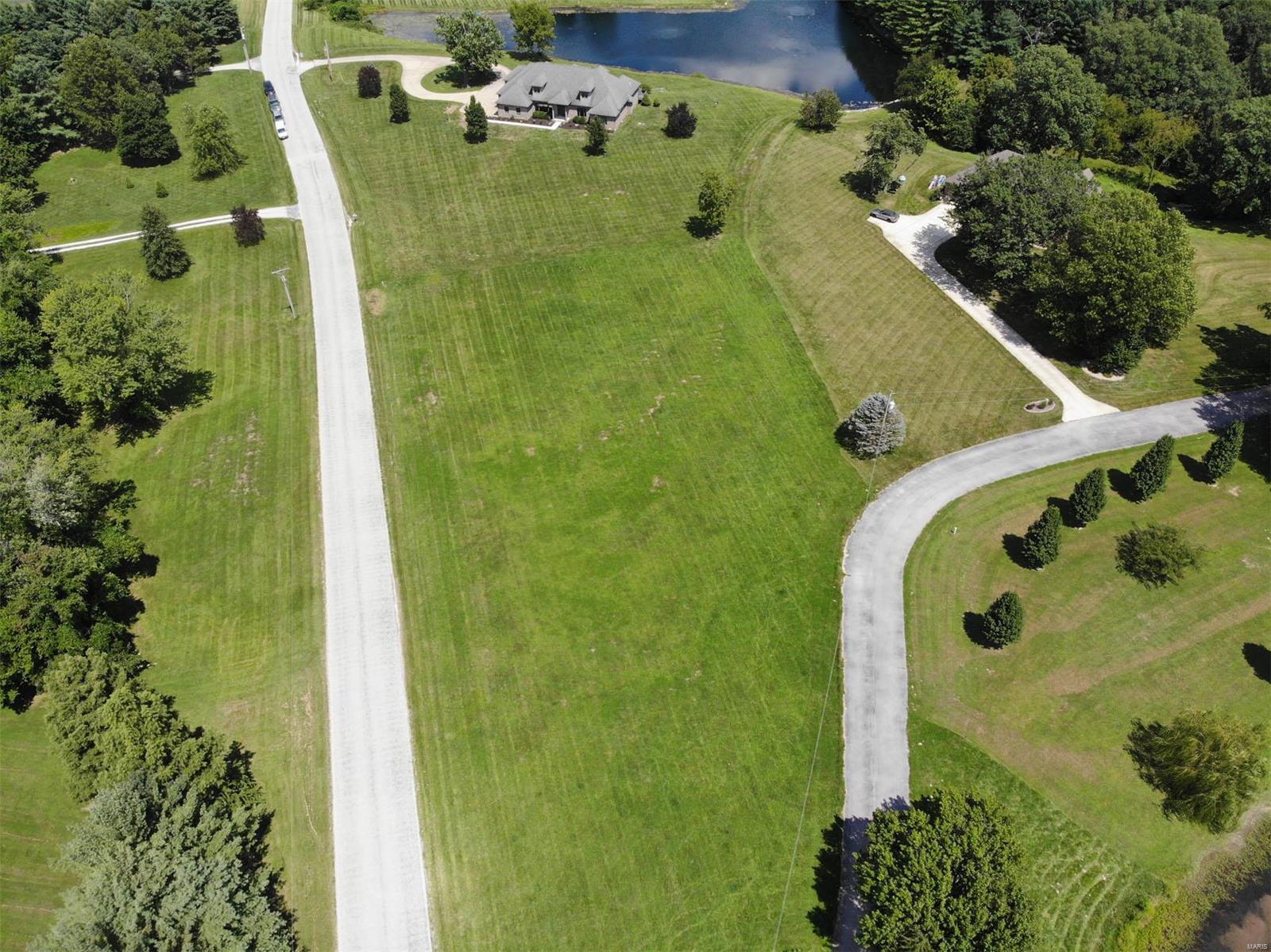 5549 Seminary Road Alton, IL 62002 - Photo 1 of 56