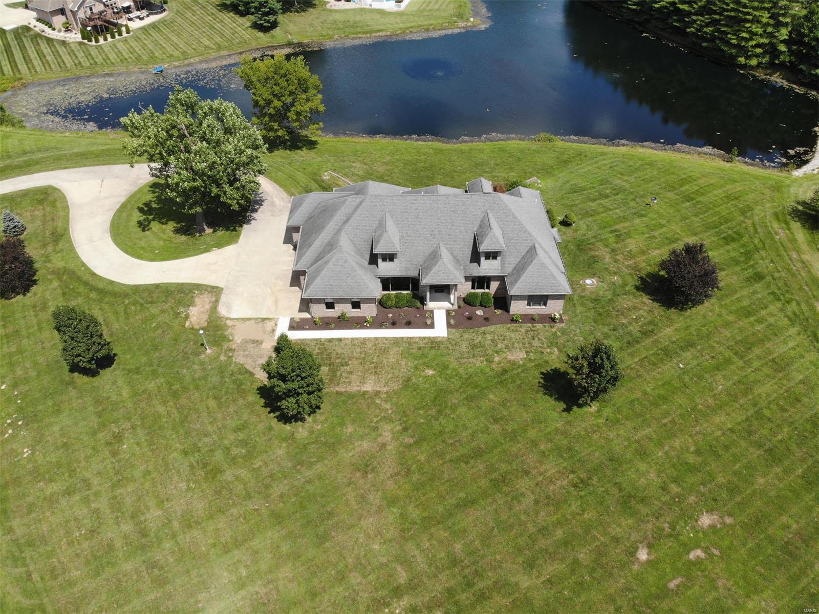 5549 Seminary Road Alton, IL 62002 - Photo 3 of 56