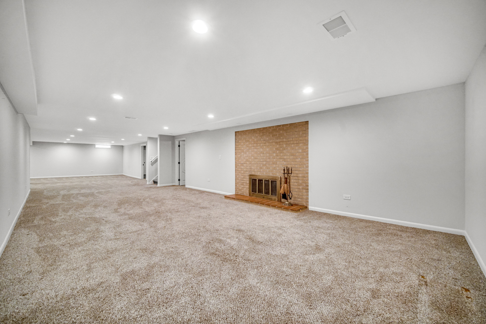 1006 Gardner Road Flossmoor, IL 60422 - Photo 20 of 33 an empty room with a fireplace and chandelier fan