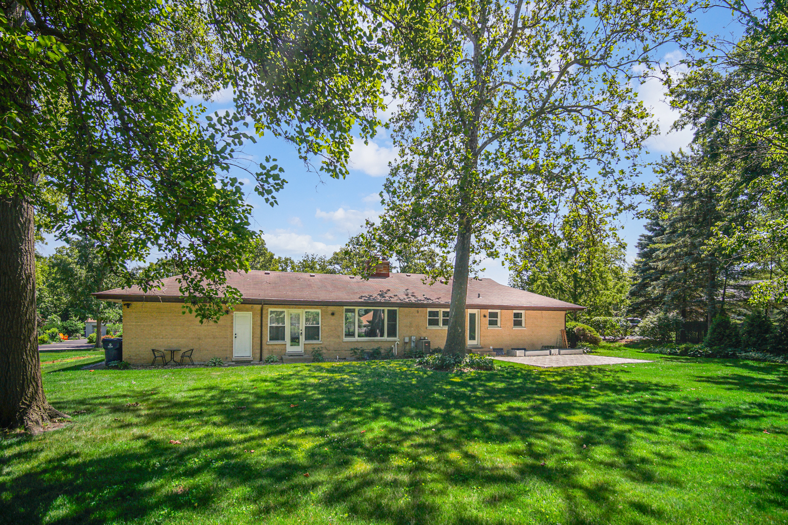 1006 Gardner Road Flossmoor, IL 60422 - Photo 29 of 33 a front view of house with a garden