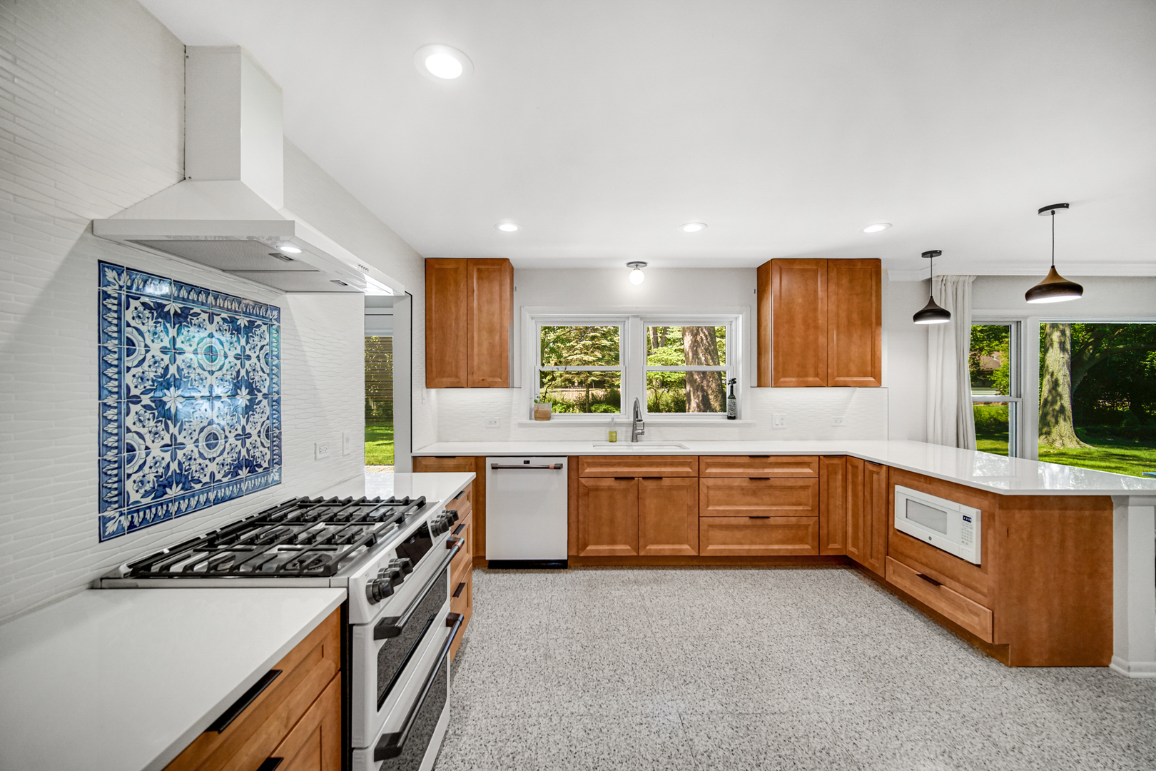1006 Gardner Road Flossmoor, IL 60422 - Photo 10 of 33 a large kitchen with stainless steel appliances granite countertop a stove and a sink