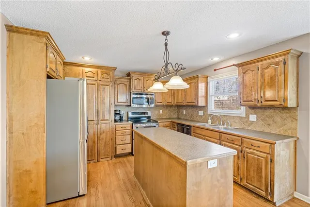 $475,000 | 9711 North Donnelly Avenue, Kansas City, MO 64157