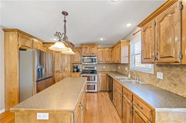 $475,000 | 9711 North Donnelly Avenue, Kansas City, MO 64157