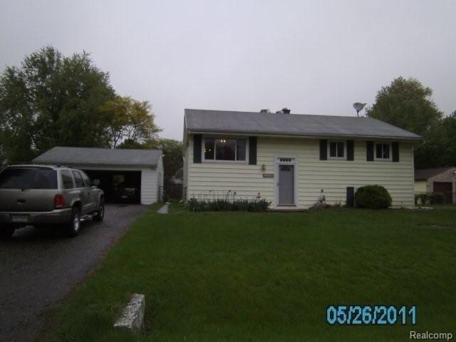 2458 Toby Road Lake Orion, MI 48359 - Photo 2 of 14 SANY0946.jpg