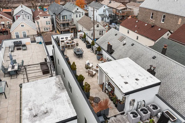 $3,950 | 1738 West 17th Street, Unit 3, Chicago, IL 60608