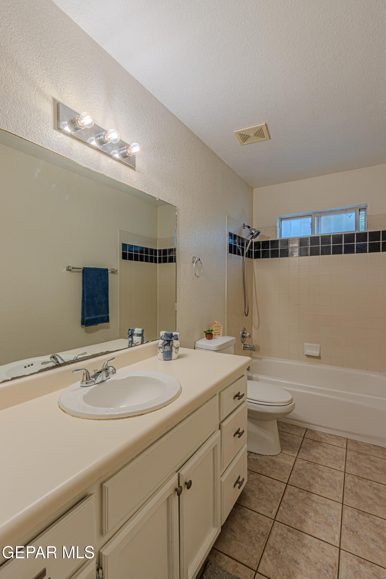 1420 Black Ridge Drive El Paso, TX 79912 - Photo 24 of 34 Guest Bathroom