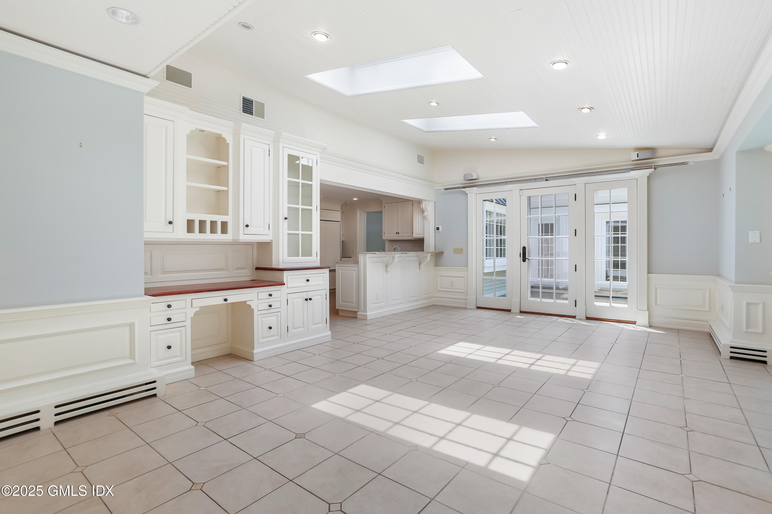 47 Winthrop Drive Riverside, CT 06878 - Photo 8 of 32 Family Room