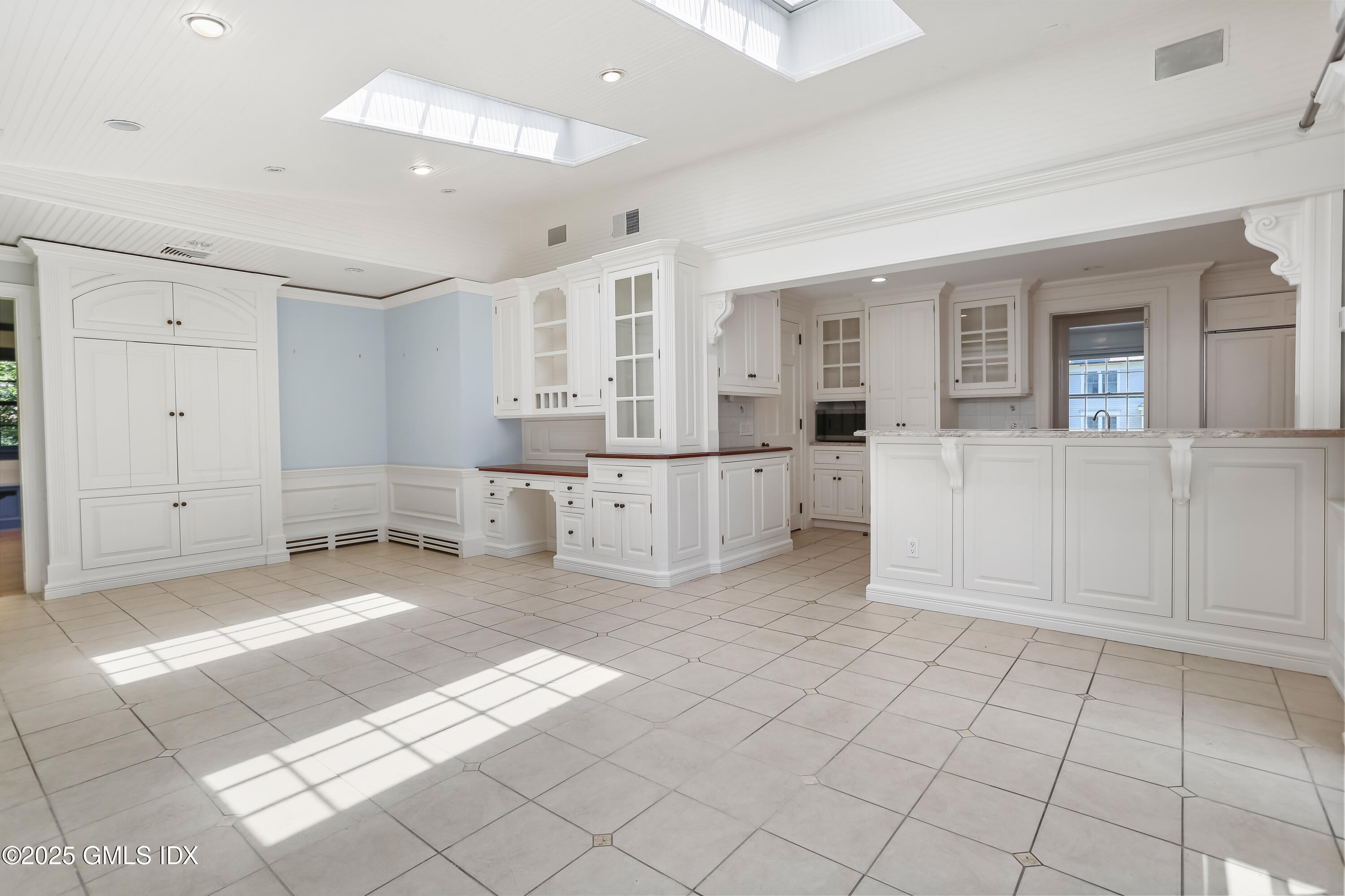 47 Winthrop Drive Riverside, CT 06878 - Photo 10 of 32 a view of a livingroom with furniture and an entryway