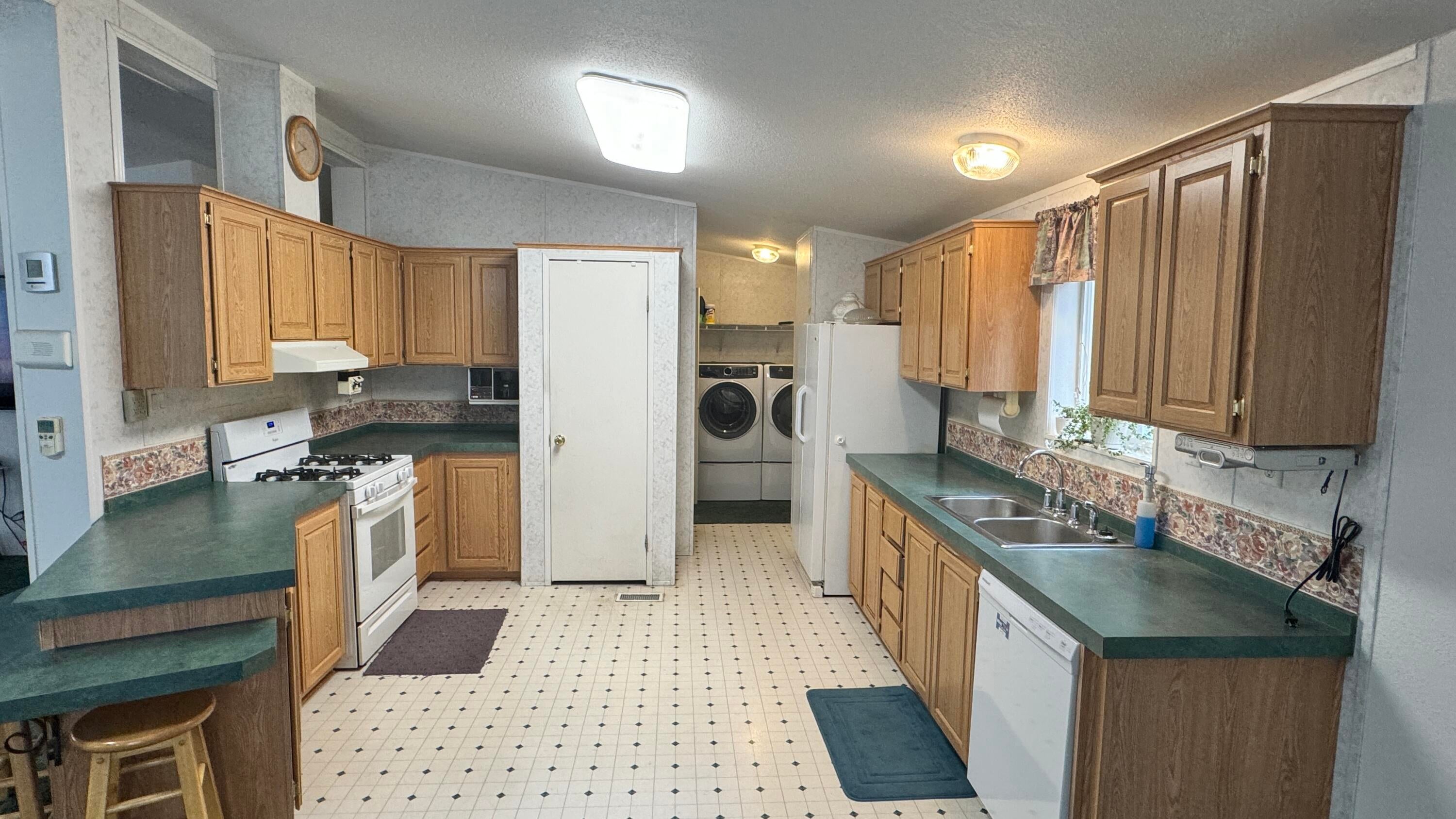9777 Old Fort Road Klamath Falls, OR 97601 - Photo 10 of 45 IMG_7495