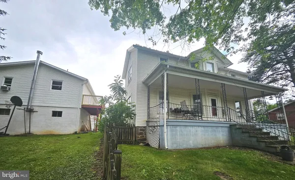 a front view of house with yard
