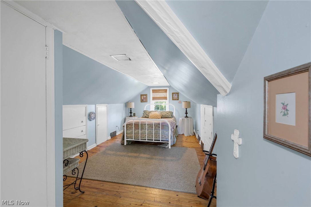 4202 Colony Road Cleveland, OH 44121 - Photo 23 of 46 Bedroom 2 Upstairs