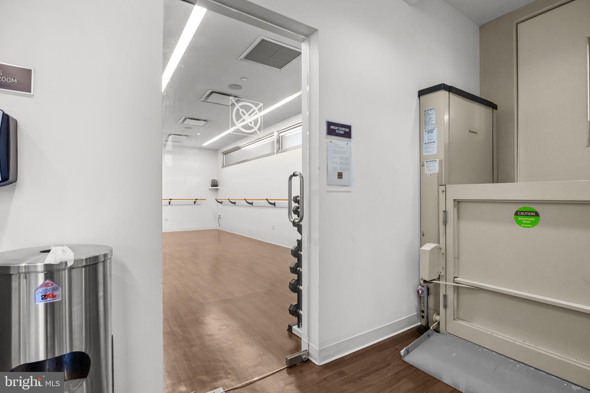 202 West Rittenhouse Square, Unit 2608 Philadelphia, PA 19103 - Photo 29 of 35 a view of a hallway with a elevator