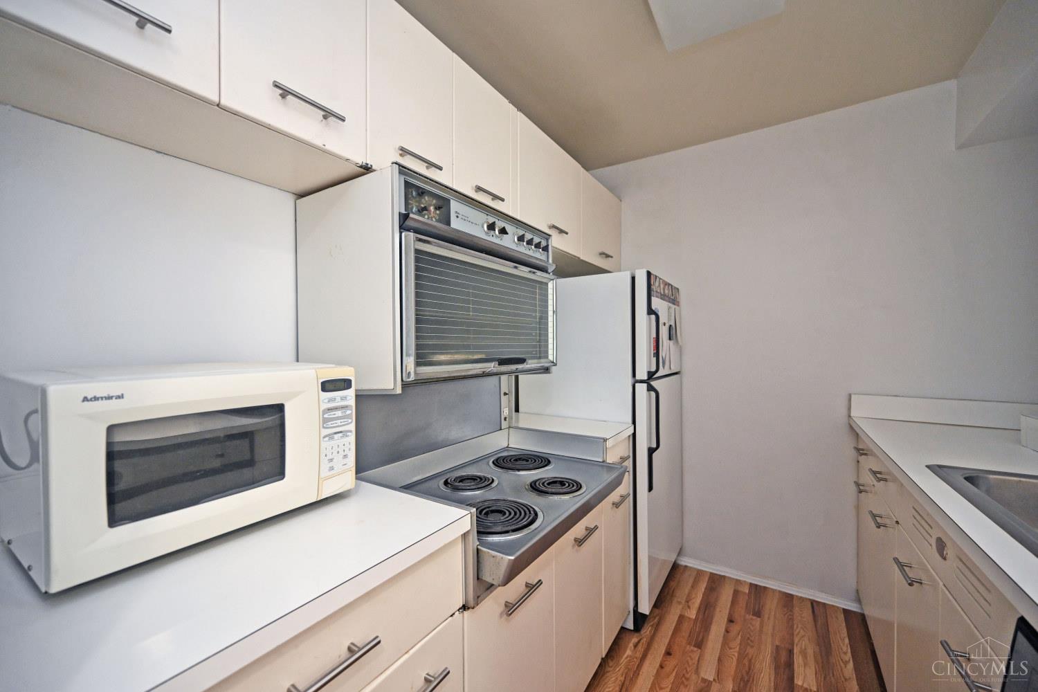 1815 William Howard Taft Road, Unit 607 Cincinnati, OH 45206 - Photo 9 of 31