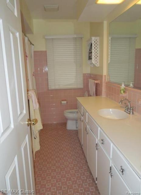 16155 Beverly Road Franklin, MI 48025 - Photo 13 of 25 Spacious Main Bath
