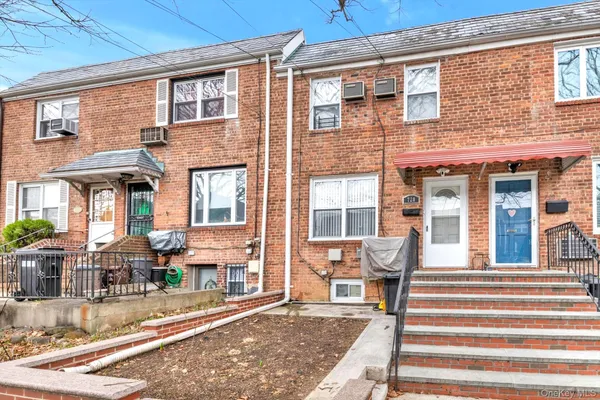 $938,000 | 7-20 160th Street | Beechhurst