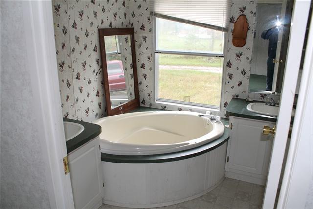 913 Lovejoy Road Sparta, TN 38583 - Photo 8 of 14