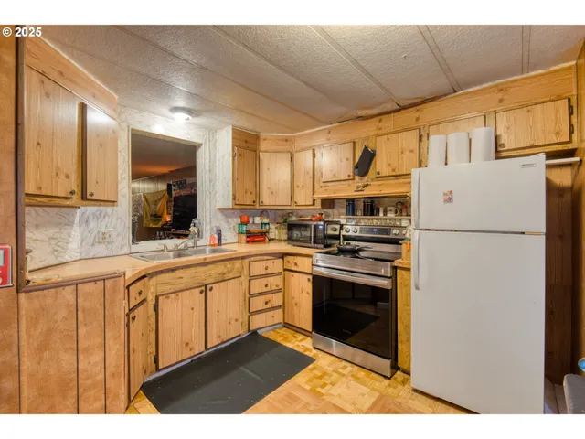 $30,000 | 13409 Southeast McLoughlin Boulevard, Unit 30, Milwaukie, OR 97222