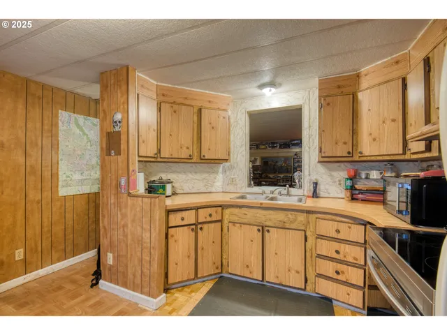 $30,000 | 13409 Southeast McLoughlin Boulevard, Unit 30, Milwaukie, OR 97222