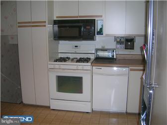 9724 Portis Road Philadelphia, PA 19115 - Photo 4 of 12