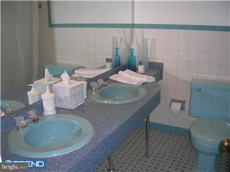 9724 Portis Road Philadelphia, PA 19115 - Photo 7 of 12