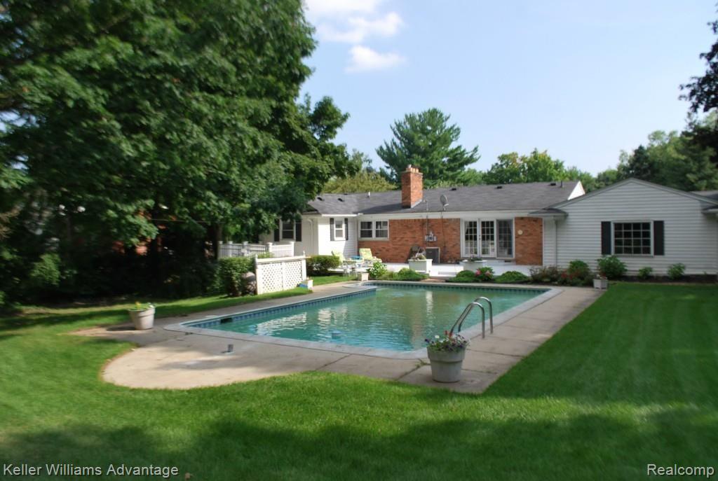 36554 West Lyman Road Farmington, MI 48331 - Photo 27 of 31 Refreshing built in swimming pool