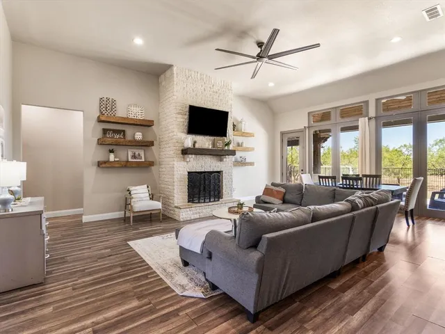 $725,000 | 101 Trail Ridge, Weatherford, TX 76087