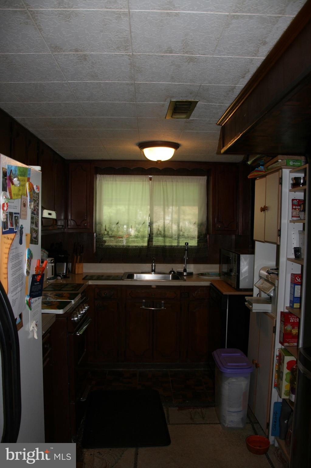 510 Riverside Drive Baltimore, MD 21221 - Photo 11 of 25 Kitchen