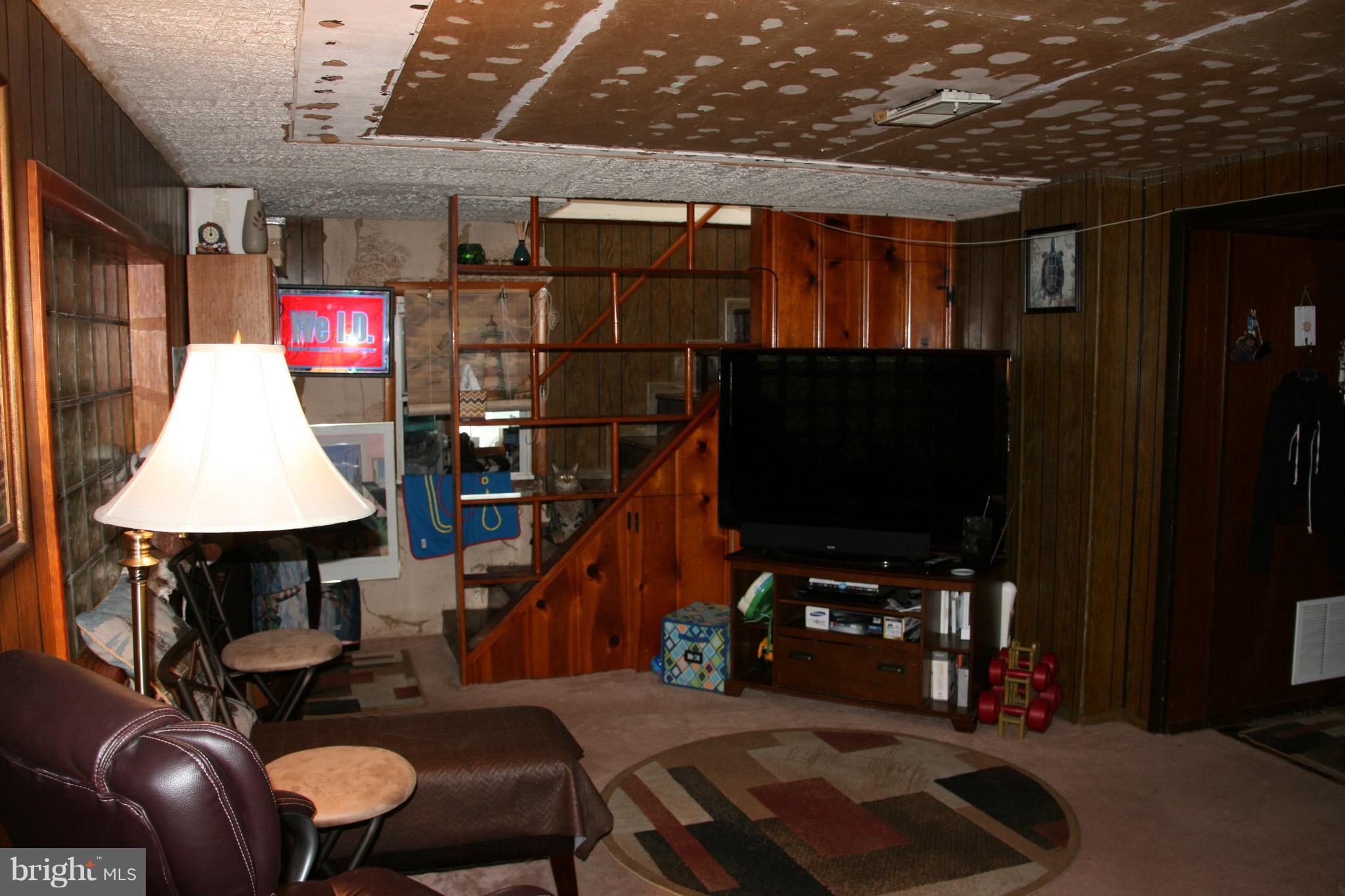 510 Riverside Drive Baltimore, MD 21221 - Photo 7 of 25 Living Room
