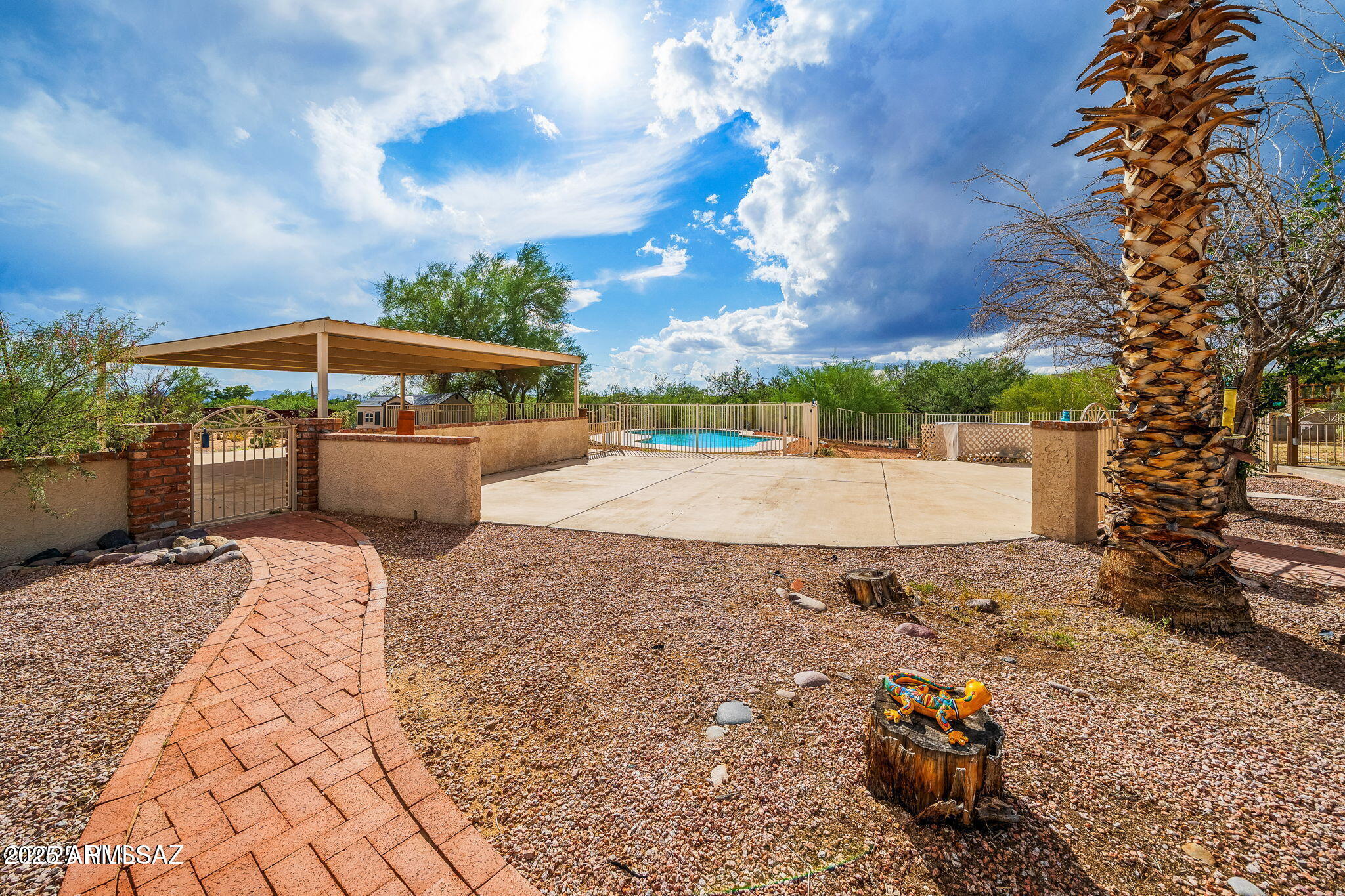 2350 West Sunkist Road Tucson, AZ 85755 - Photo 27 of 39 a backyard of a house with table and chairs
