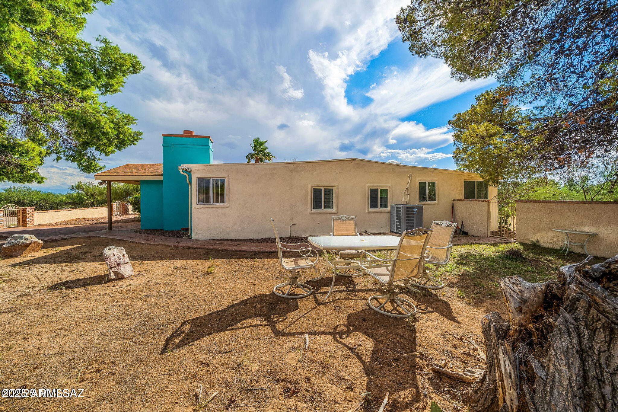 2350 West Sunkist Road Tucson, AZ 85755 - Photo 32 of 39 a backyard of a house with table and chairs