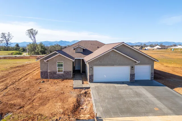$588,800 | 5556 Penrose Parkway, Redding, CA 96002