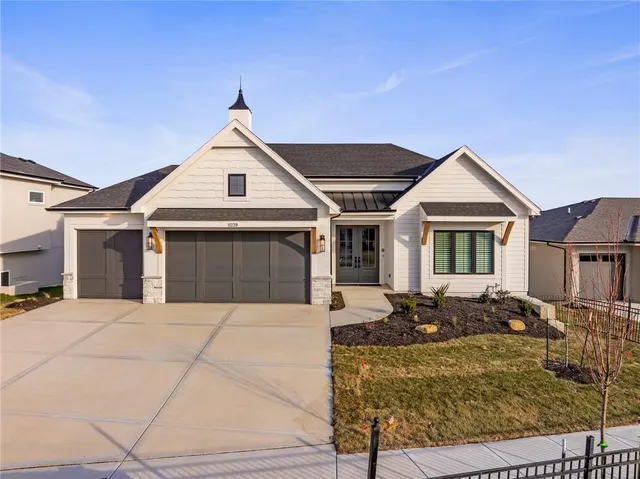 $984,635 | 11239 South Sunray Drive, Olathe, KS 66061