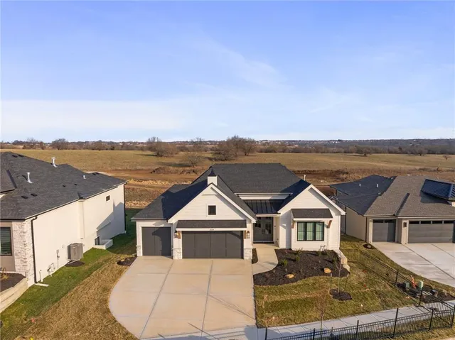 $984,635 | 11239 South Sunray Drive, Olathe, KS 66061