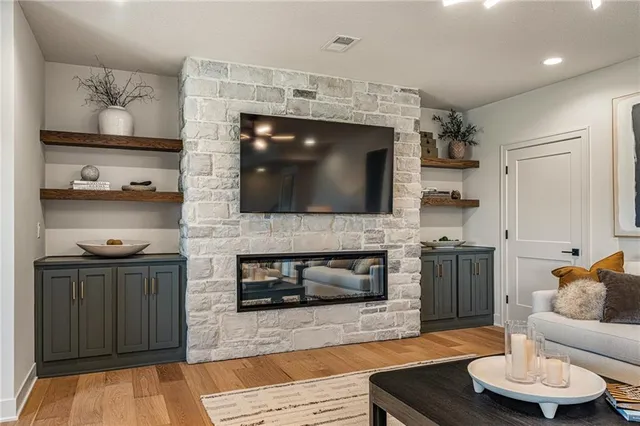 $984,635 | 11239 South Sunray Drive, Olathe, KS 66061