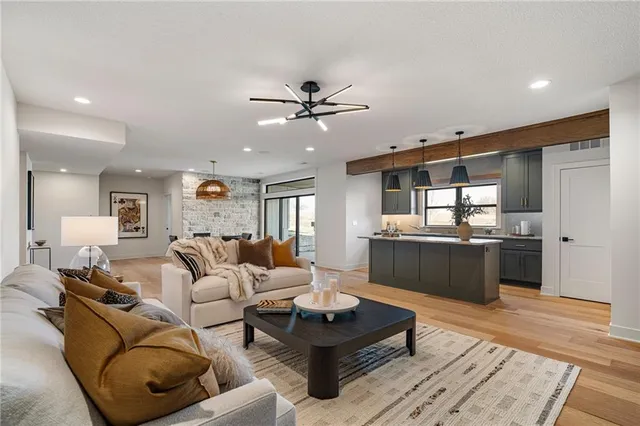 $984,635 | 11239 South Sunray Drive, Olathe, KS 66061