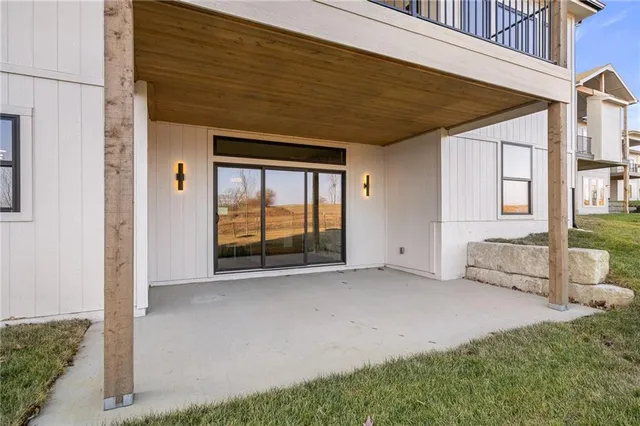 $984,635 | 11239 South Sunray Drive, Olathe, KS 66061