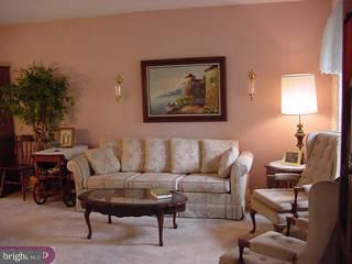17 Forrester Road Horsham, PA 19044 - Photo 2 of 6 Gallery Image 2