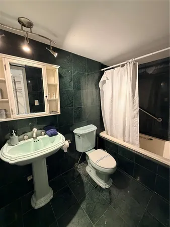 $4,000 | 5161 Collins Avenue, Unit 1506, Miami Beach, FL 33140