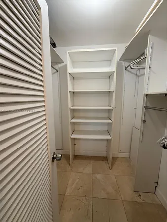 $4,000 | 5161 Collins Avenue, Unit 1506, Miami Beach, FL 33140