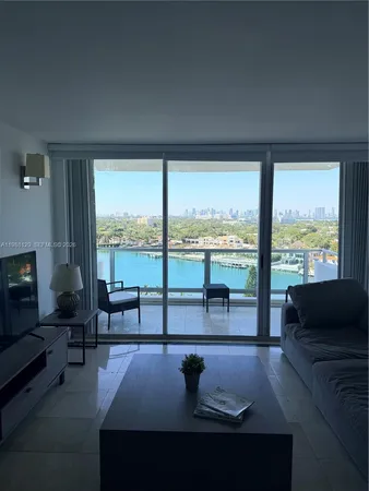 $4,000 | 5161 Collins Avenue, Unit 1506, Miami Beach, FL 33140