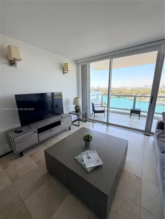 $4,000 | 5161 Collins Avenue, Unit 1506, Miami Beach, FL 33140